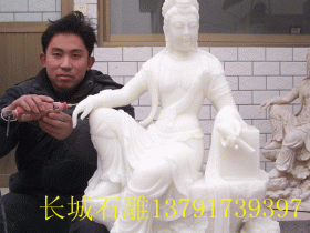 大慈大悲的石雕观音像是十分常见的一种