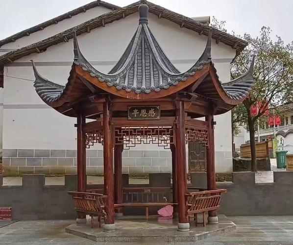 防腐木凉亭图 别踩坑！老丁教你选庭院休闲区