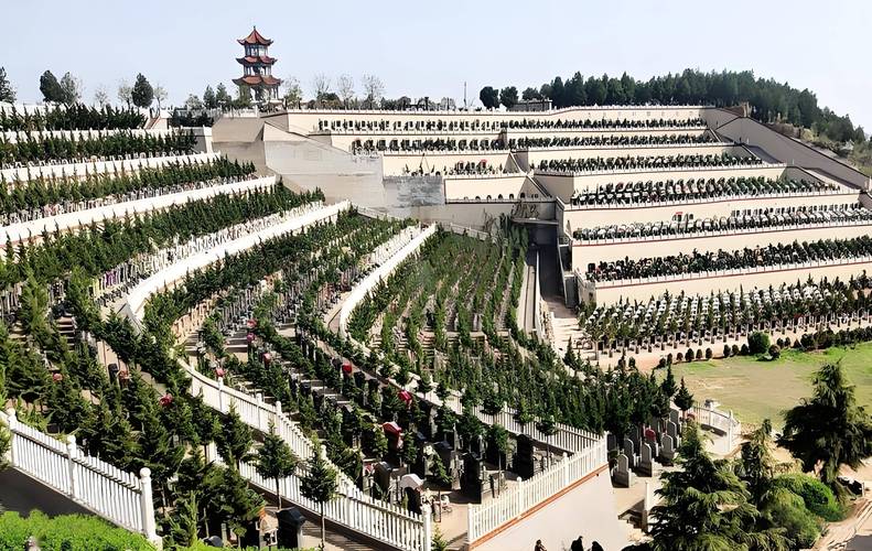 郑州交警清明执勤_郑州清明交通管制_郑州邙山公墓电话